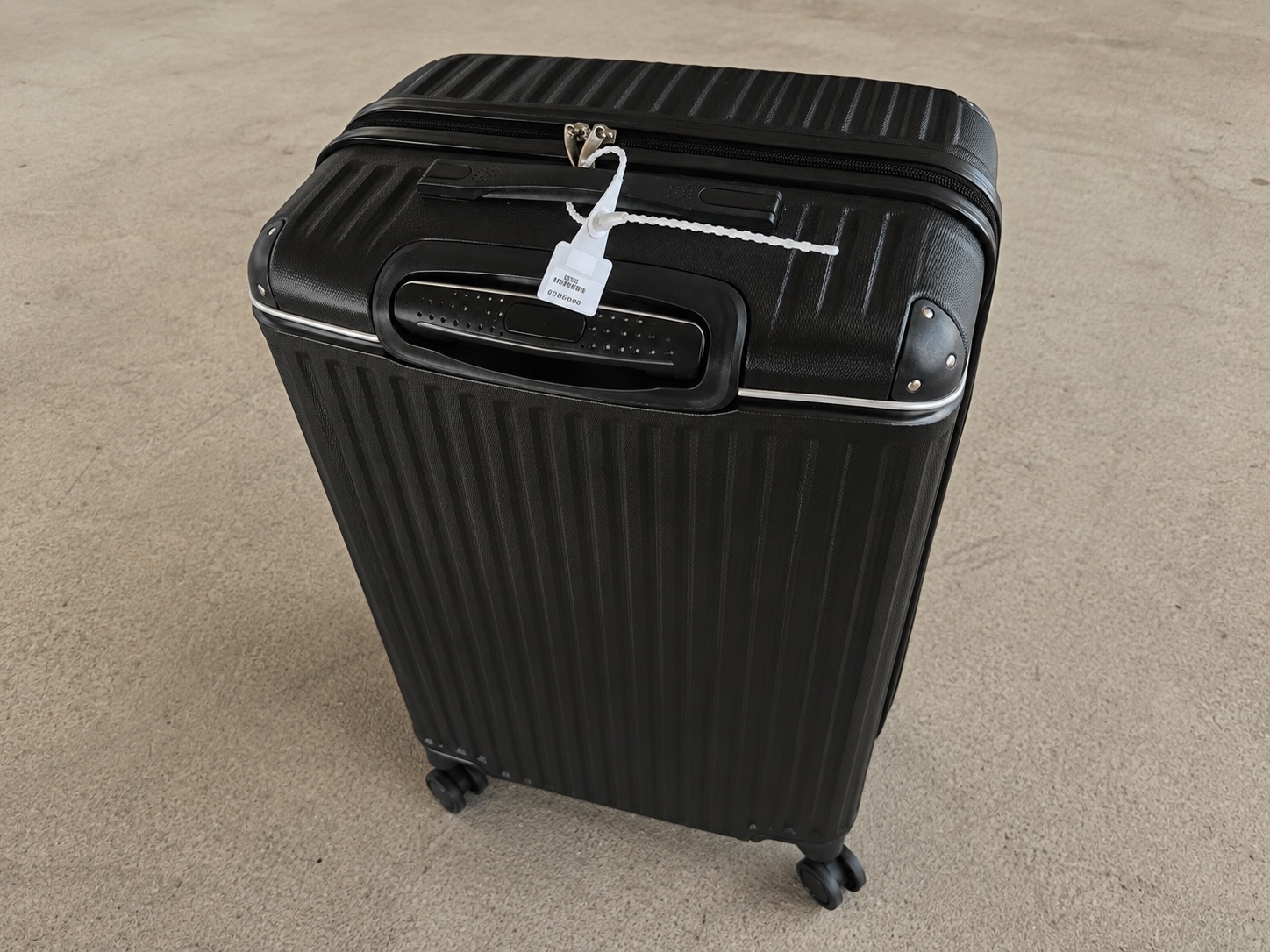 Valise équipée de son collier de sécurité HomeBags